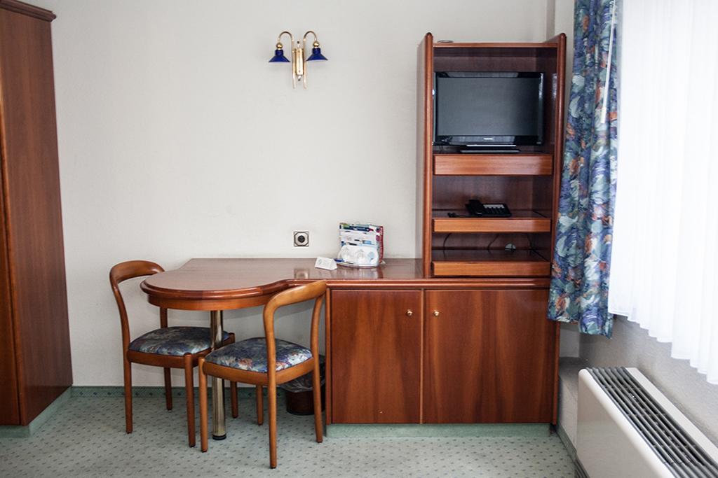 Hotel La Vigie & Ristorante Belvedere Duisburg Room photo